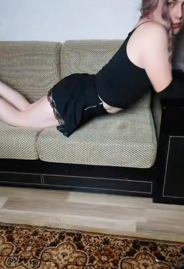 Kitty_Cross: Sexy Ladyboy striptýz sólo vystoupení sexy krátké šaty velký zadek