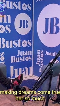 Blaze Rager le gusta el sexo anal duro con una polla enorme en el podcast de Juan Bustos
