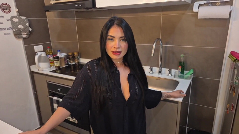 AlejandraPalacios: Manželka mu dobře kouří na den mužů