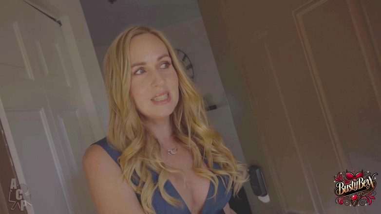 Busty Bexx: MILF N kakor medKrämman clownen & Sierra Spunk
