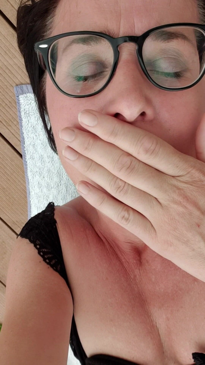 JulieEroticDress: Nettle to Orgasm