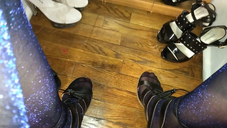 Pantyhose Jasmine: Une tapette travestie joue avec ma bite