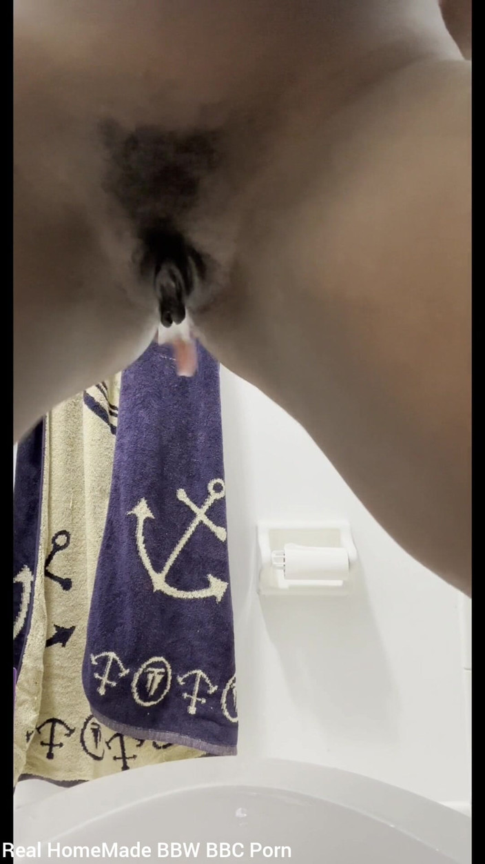 Super sexy ebony cuties: Sqauting badezimmer pissen zusammenstellung