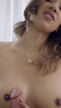 Teenfidelity - Kimora Quin tem uma buceta apertada e precisa esticada!
