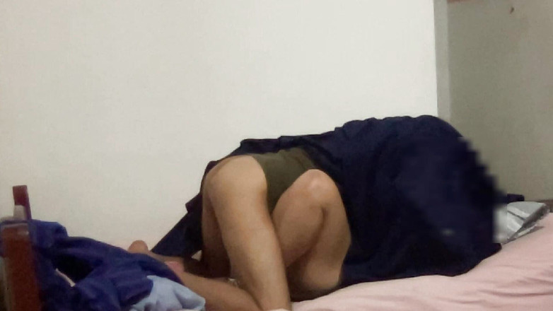 Lily & Theo: Bú âm hộ của cô ấy trong cái lạnh dưới chăn