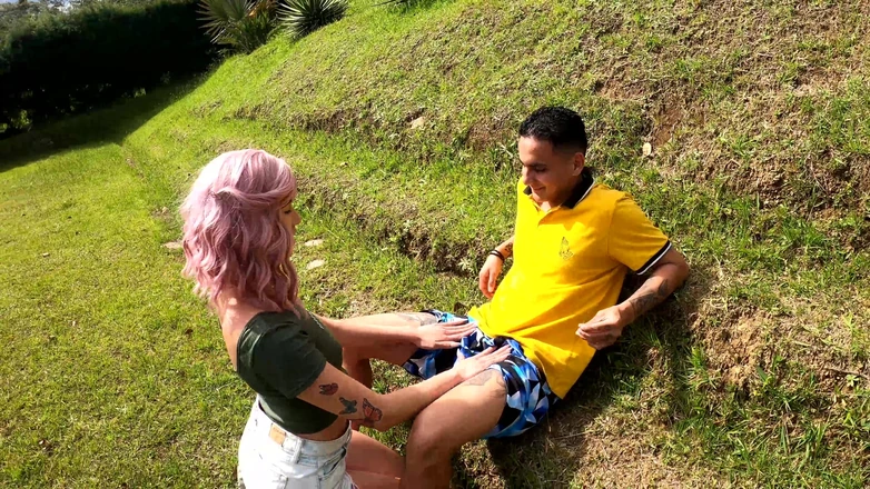 DaniClark: Min vän ger mig en stor deepthroat avsugning utomhus och...