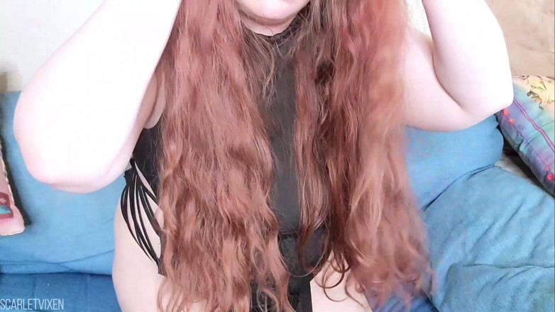 Scarlet Vixen: Headbanging och hårfetisch kul