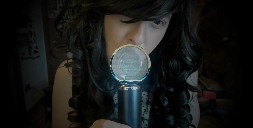 Nicoletta Embassi: Kouření vaše domina vám ukáže, jak saje tvého ptáka, zatímco