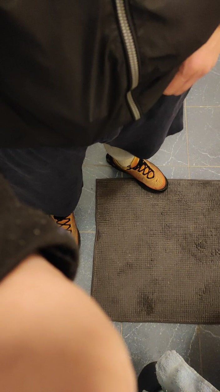 SmokedAlloy2: Dirtyjunkbro di toilet penuh dengan kencing, kaus kaki bau, dan...