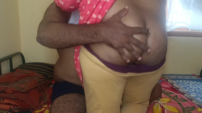 Apple baby: Married Women Enjoying Bed with Her Manager