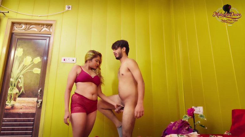 MR FUCKER: Indyjski świeżo poślubiony Bhabhi uwodzi jej nastoletni Devar fucked ciężko 4K