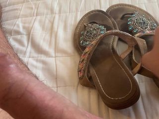 Curt's shoefucking adventures: Follando una sandalia usada malolienta desde el frente