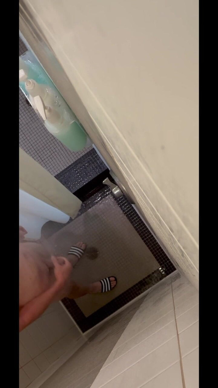 Chase Dixon Butz: Fitnessstudio Dusche Vorgeführt