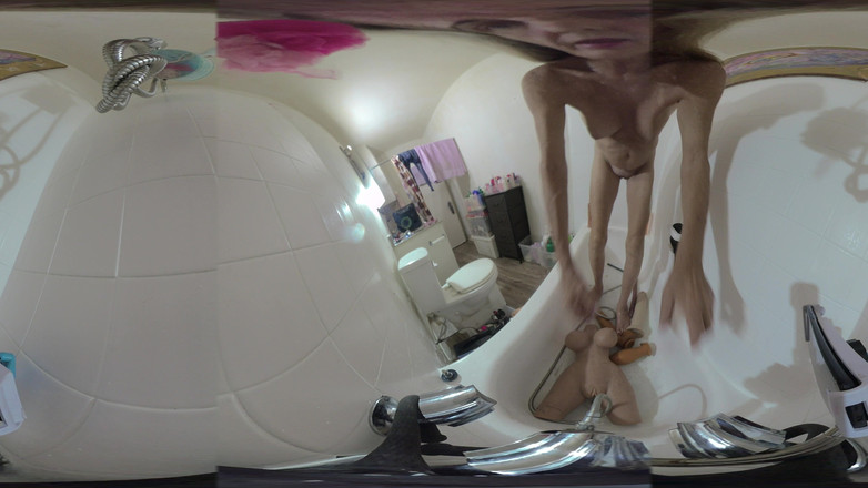 Lizzy Yum: Lizzy Yum VR September 2025 Melancap mandi solo #45