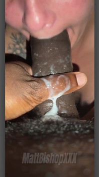 Капаюча псило сирена любить допомагати тобі дрочити своїм ротом!!