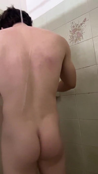 Jen se dívej, jak se sprchuju, část 1