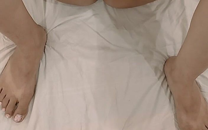 Simrannn123: Videoclip cu masturbare solo desi