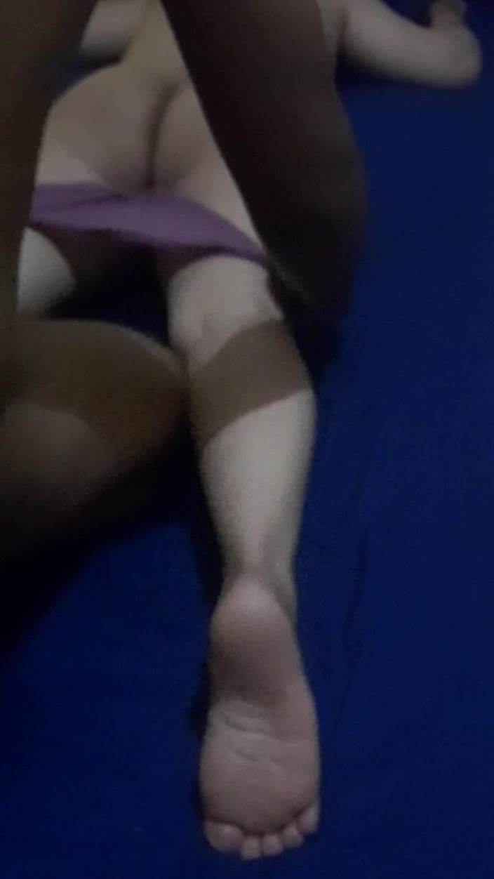 Angelina Pop: En massant le cul de tatie, je lui fourne ma...