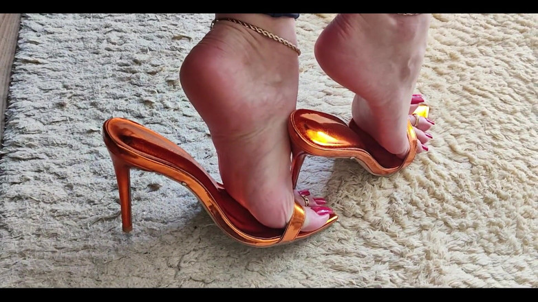 Goddess Lena: あなたを使いたい