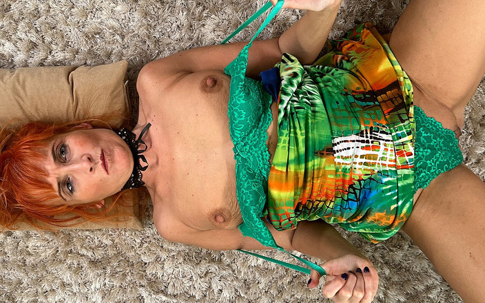 Laura Red: Melancap hingga orgasme dalam paparan sudut pandangan pertama