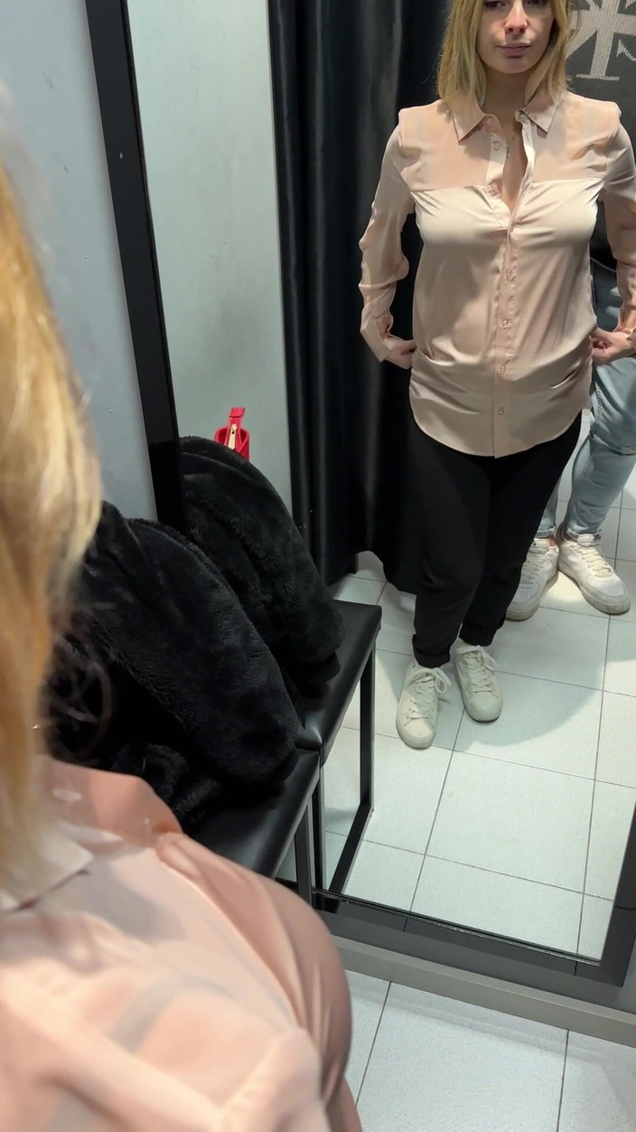 Tommy e Annika: J’achetais des vêtements, l’employée m’a espionné dans le vestiaire, et à...