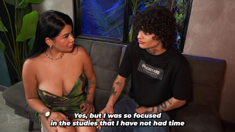 Issane: Utangaç Üvey Oğlumu Mastürbasyon Yaparken Bulup Ona Nasıl Yapacağını Öğretiyorum