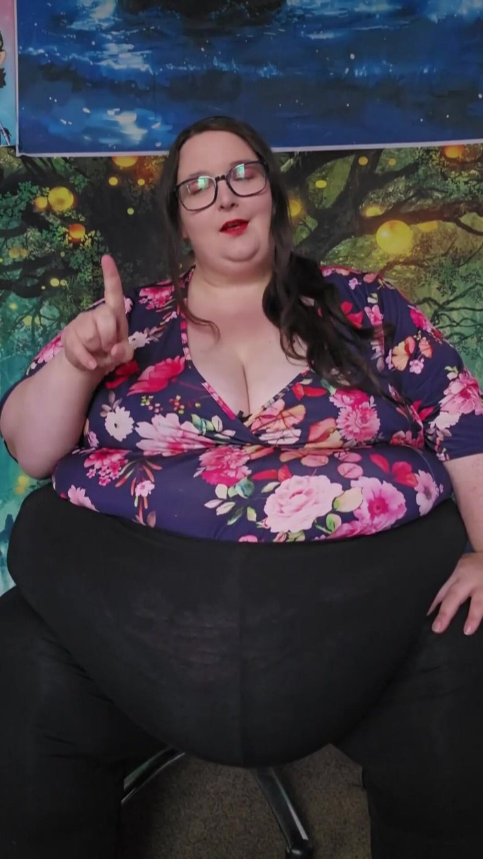 SSBBWLadyBrads: SSBBW srpen váží ve výsledcích
