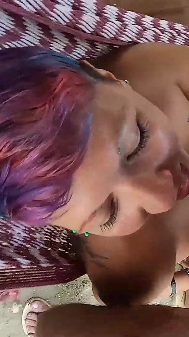 Wife's Getting a Cock in Her Mouth While She Is Lying in the Hammock (Carrotcake19)