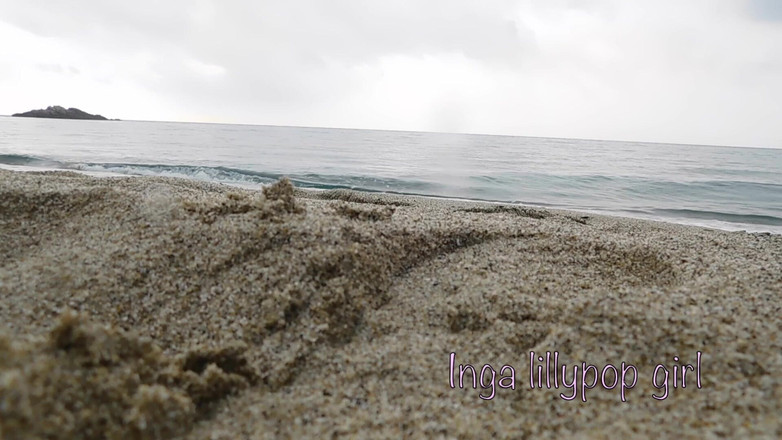 Inga lillypop girl: Teen Girl Masturbate on the Beach