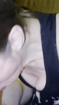 Sweetmarie aime sucer et vider sa bite