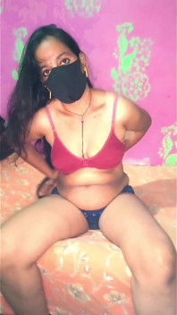La chica tuvo sexo debajo del dormitorio