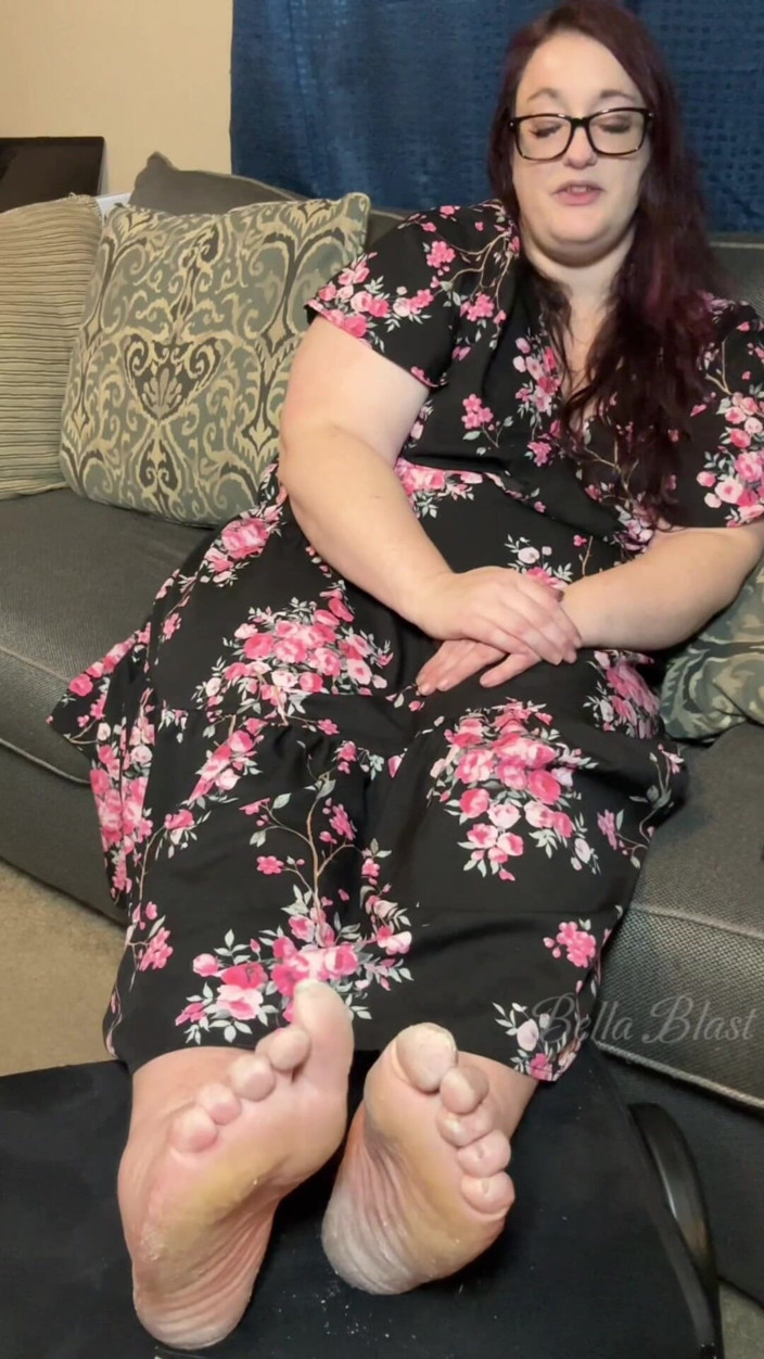 BellaBlast: Stepmoms Dry Feet My Sweet Boy Just Cant Resist