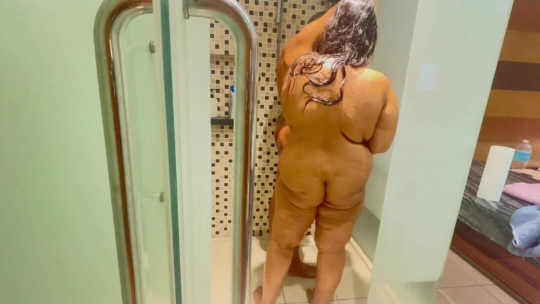 Goldwife69xxx: Malajska żona prysznic seks