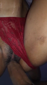 Si Dia Memanggil Saya Ke Bilik Tidurnya Dalam Pakaian Dalam Merah Provokatif