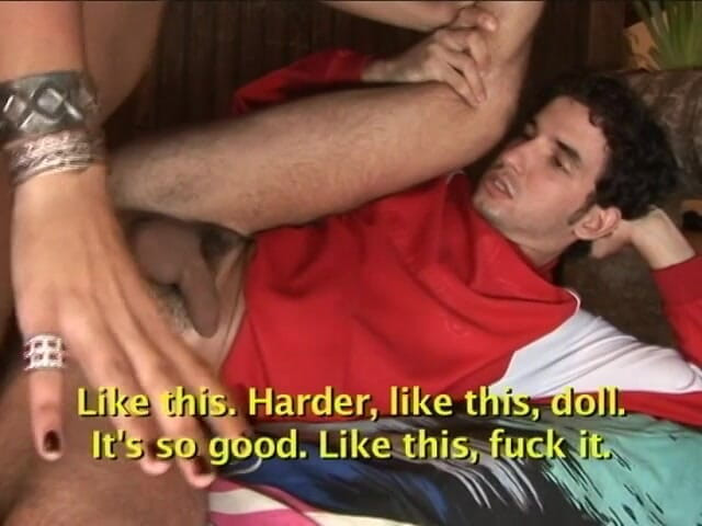 Shemales Tales: Smutsig Shemale med perky bröst får meloner smekade sedan rumpa...