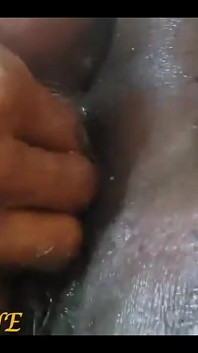 假牧师在沙发上勾引继妹mary玩重口味性爱