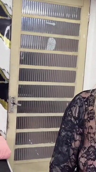 Video Penuh Penjaga Stesen Minyak Besar Dan Punggung Besar