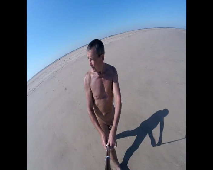 Andy: Cammina sulla spiaggia