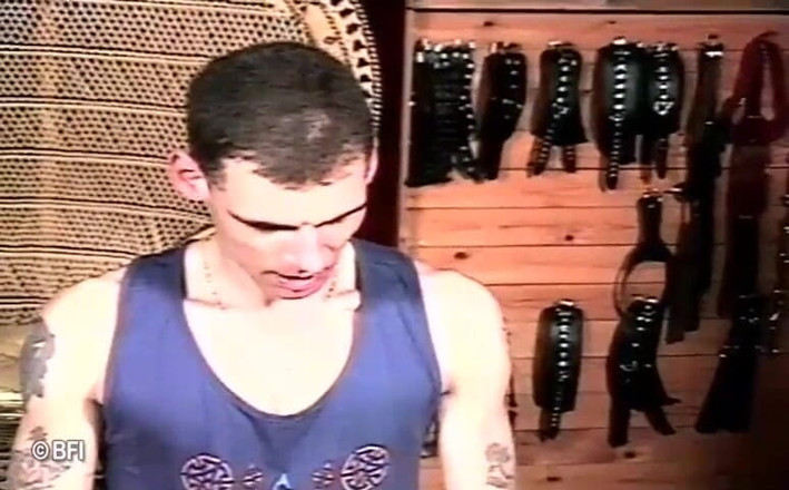 Slave Seks: Нижнюю телочку выпороли и отшпилили