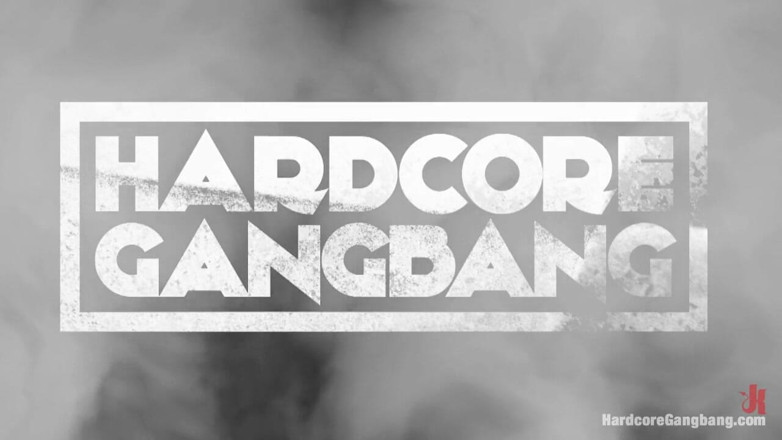 Hardcore Gangbang by Kink: Drobna rosyjska prawniczka spełniła swoją szorstką fantazję o gangbangu