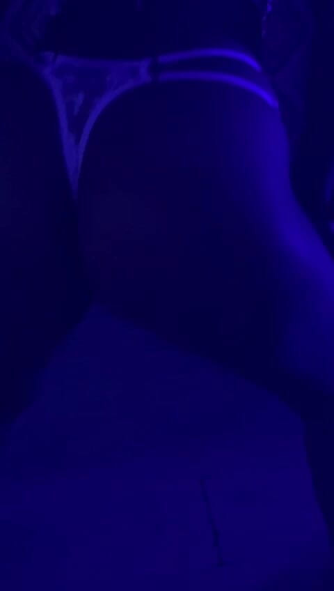 Caramela Sluty Wife: Twerking MILF panas