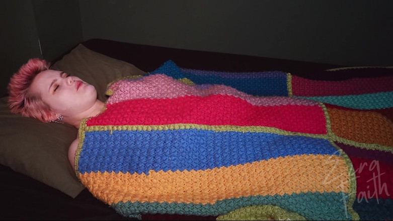 Ezra faith: Invisibilitease: dikongkek oleh ahli parti yang tidak kelihatan - HD Mp4 -...