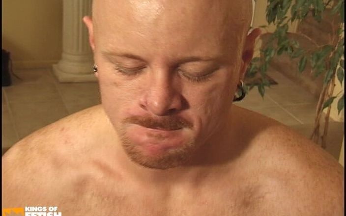 Gay Diaries: Careca destrói sua bunda apertada do amigo tatuado na cadeira...