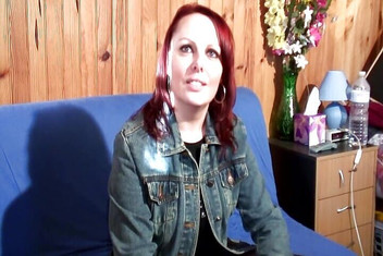 Monde Francais: Een roodharige Franse dame krijgt haar kleine borsten gespoten na...