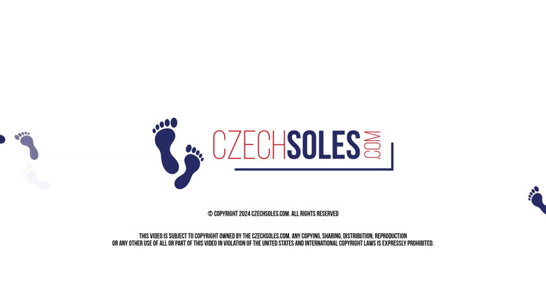 Czech Soles - foot fetish content: Dvě sexy sexy prsty na nohou a bosé nohy škádlení