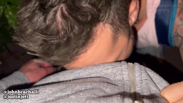 John Brachalli: सड़क पर मुर्गा चूसना