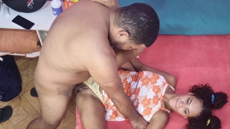 Bebes vagabundas: 내 아내는 나에게 엉덩이를 주지 않고 나는 의붓딸을 먹습니다.