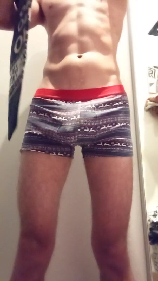 Dick Boys Studio: Guy jerks off in the fitting room