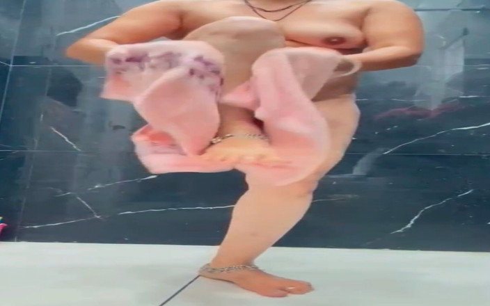 JoyousYogesh1995: Baie a soției Desi În Baia Hotelului Mms Leak!