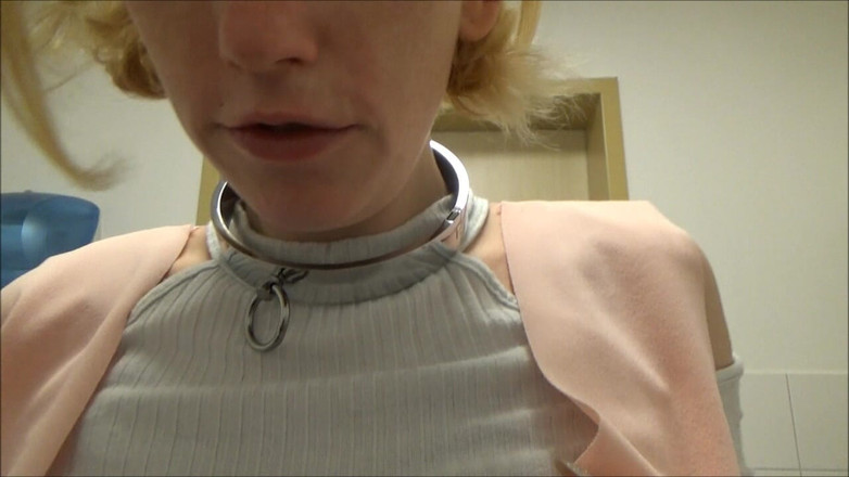 Slave Sophie: Rubia esclava sexual utilizada en el baño